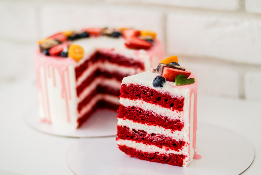 Торт «Красный бархат»: рецепты бисквита и варианты начинки!
